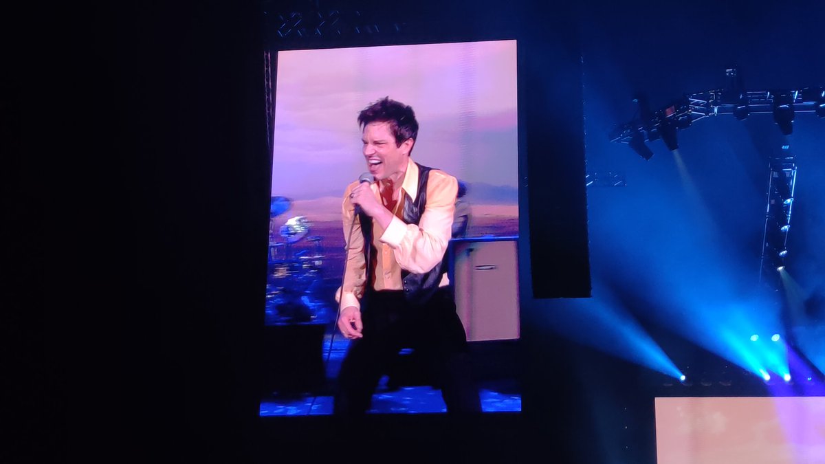 Tuve momentos en ese show de <a href="/thekillers/">The Killers</a> ayer, en los que yo veía a <a href="/BrandonFlowers/">Brandon Flowers</a> y me daba ese feeling que le debió dar a mucha gente, en su momento, cuando veía a Elvis Presley en un escenario.