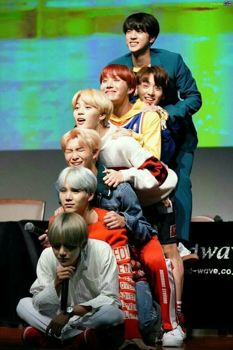 MichieMrj's tweet photo. @Army_Connect @BTS_twt Let's win this ARMY! 🙏🏼💜 Gap is not safe‼️

I'm voting for BTS (@BTS_twt) as the Favorite K-pop Artist at the #AMAs     2022! https://t.co/nbD6plmD9B