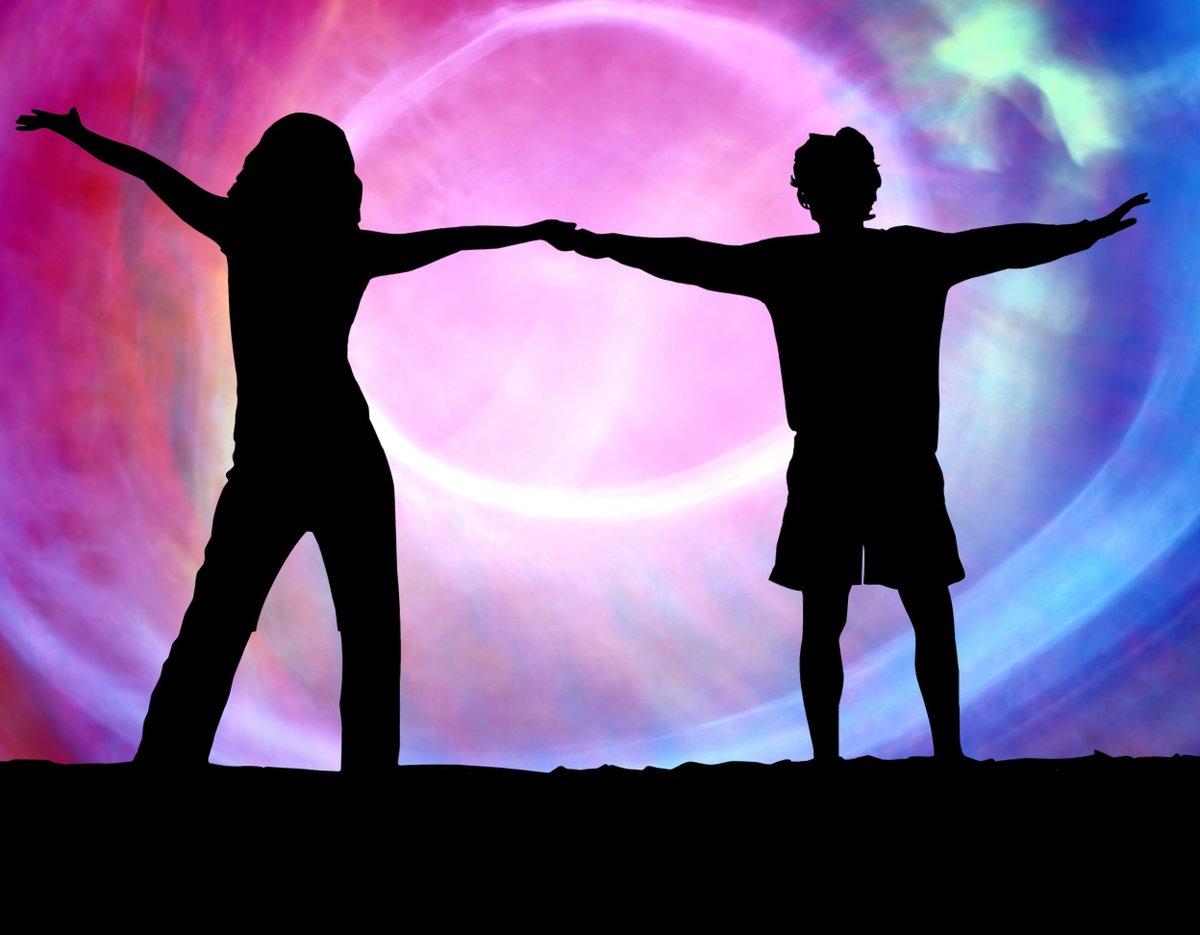 BethFratesMD's tweet photo. Now is a great time to consider your partnerships+ collaborations. Are these social connections supportive, productive, positive? Do they give you energy or drain your energy? Cleaning out our closets is important but so is clearing out our energy drainers. 🤔#Health #workpace https://t.co/0dGqnhoiO0