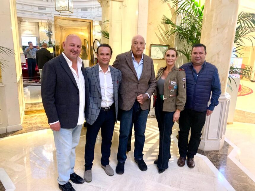 Antonio Ferrera se une a Casa Juriquilla para la temporada mexicana <a href="/ferrera_torero/">Antonio Ferrera</a> <a href="/CristinaS_Toros/">Cristina Sánchez</a>

tauromaquiasmundiales.es/antonio-ferrer…