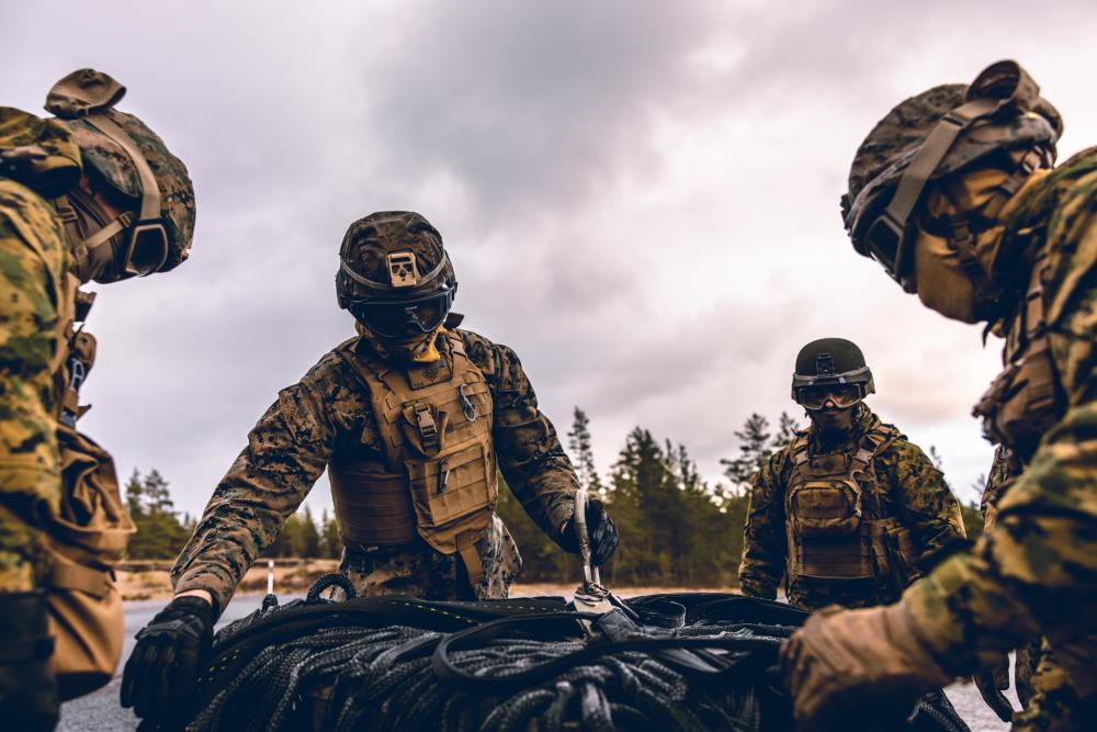 iimefmarines's tweet photo. Ylรถs ja Pois ๐ซ๐ฎ
Marines with @2ndMLG and Finnish soldiers conduct a helicopter support team resupply in preparation for Exercise Freezing Winds 22. #TaskForceRedCloud, headquartered by elements of CLB-6, is deployed to Finland in support of #ExSYD2022 and #ExFreezingWinds2022. https://t.co/QHq8b8aUHW