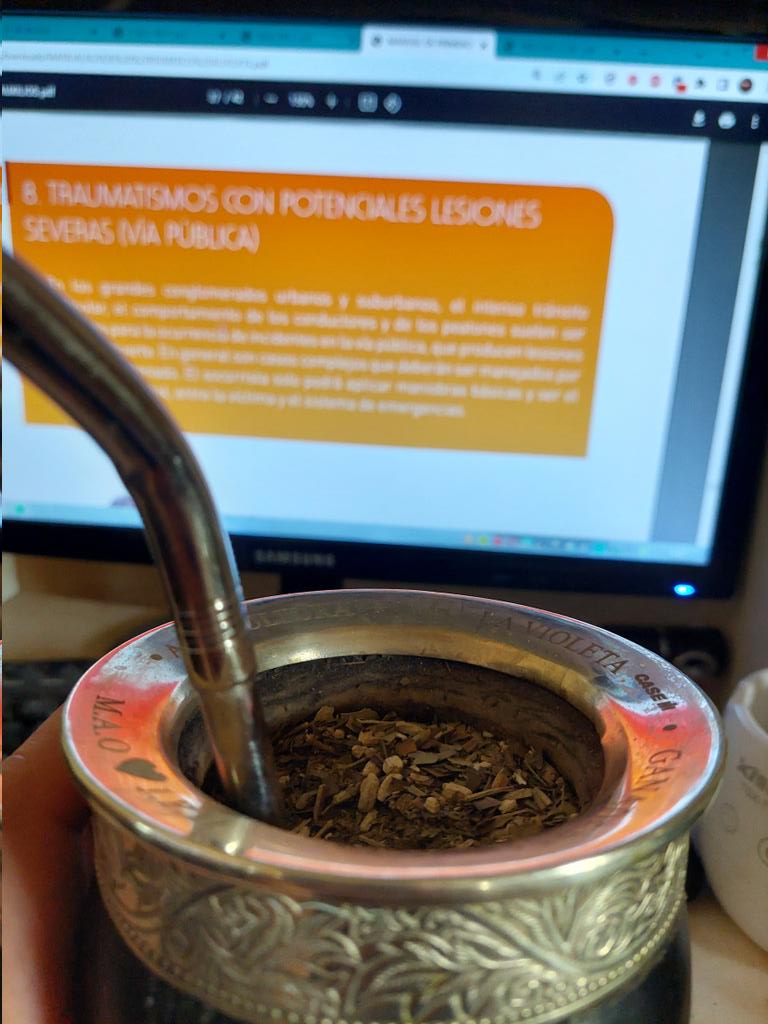 Estamos de acuerdo con que el mate🧉 es fundamental cuando hay que estudiar📚, verdad?

#FelizMiercoles #FYP