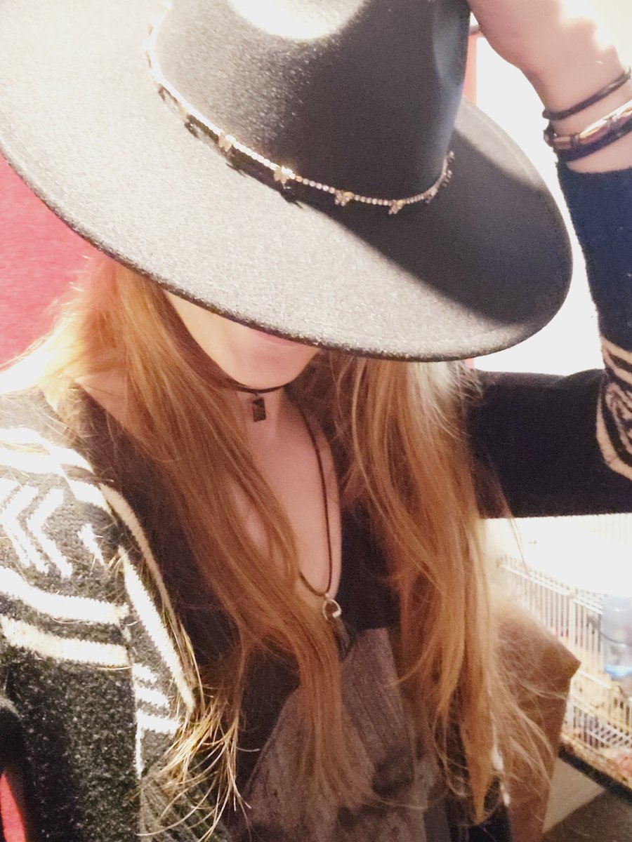 MattyHasFans's tweet image. Y'all really gonna scroll by without saying howdy?

Is a goth cow/femboy considered Y'allternative?