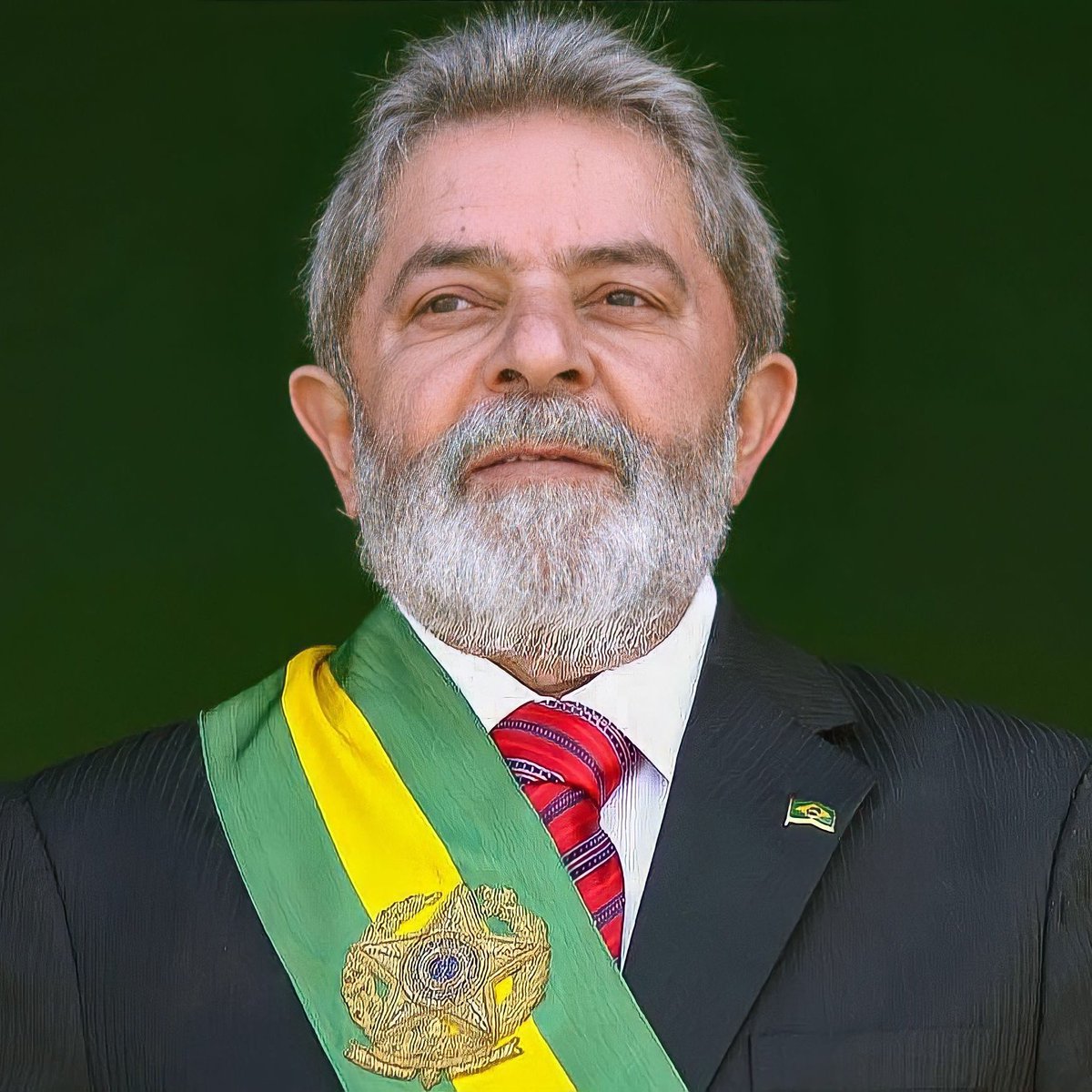 choquei's tweet photo. 🚨BRASIL: Janja quer que Resistência, cachorra adotada enquanto Lula ainda estava preso, suba na rampa do Planalto junto com o Presidente eleito no dia 1º de janeiro de 2023.

Se acontecer, será a primeira vez que um animal de estimação participa de uma cerimônia de posse. https://t.co/AKaBNWsjZ3