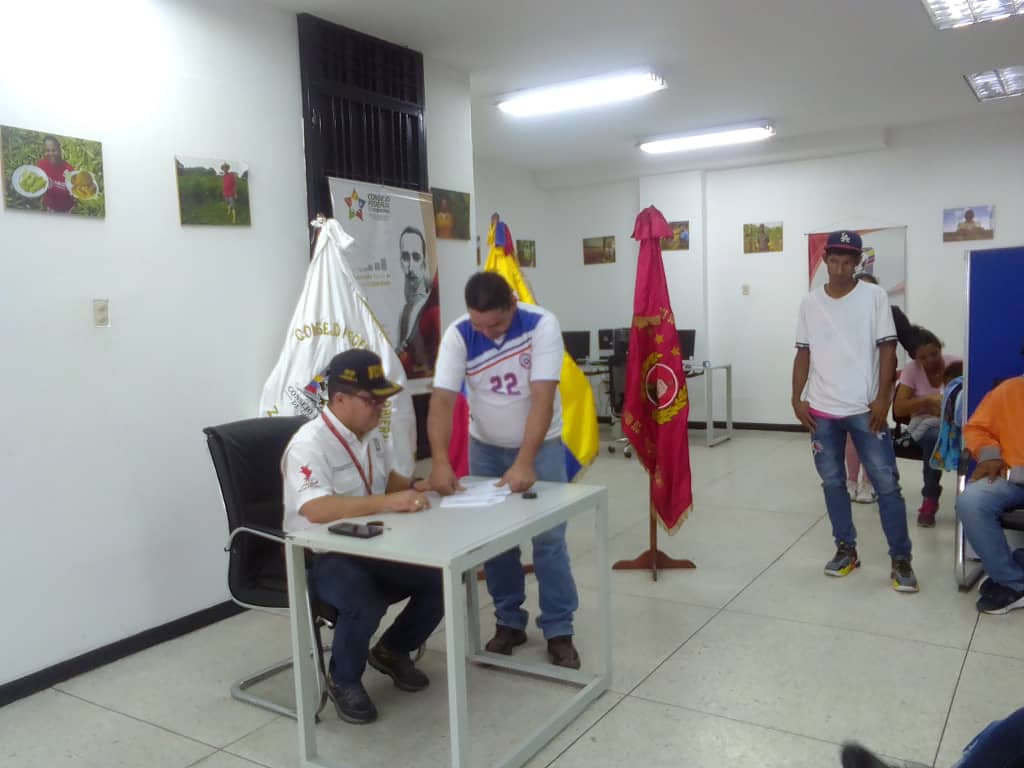 Consejo Comunal LOS TIGRILLOS del Municipio Bolívar del estado Táchira,FIRMA CONVENIO de FINANCIAMIENTO para la ejecución del Proyecto Construcción de Pavimento Rígido Vía Principal Tigrillos,Parroquia Palotal #uretachira #consejofederaldegobierno #cfg #vicepresidencia #sistemas