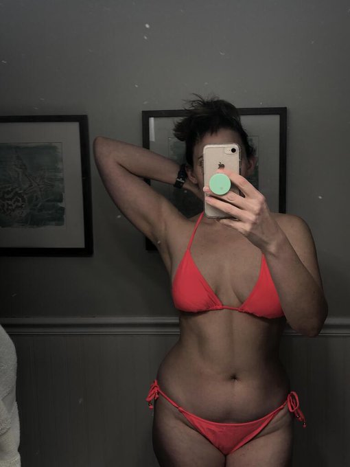 Would you check me out at the beach? https://t.co/dzDRKxmyjT