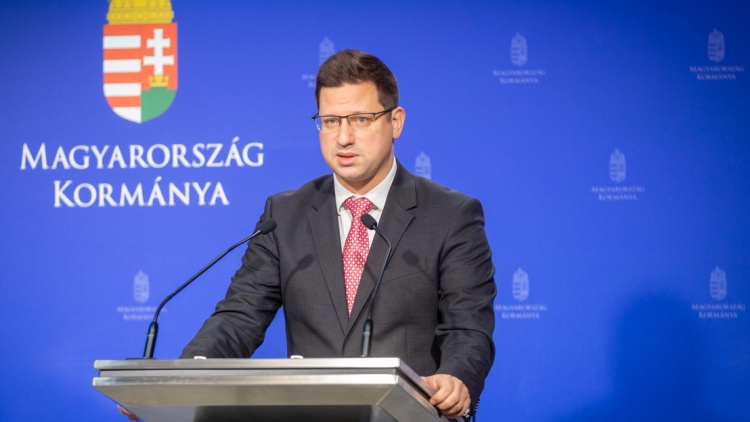 Kurucinfo2's tweet photo. A tojással és a burgonyával bővítik az élelmiszerárstopot.
A rendszerhasználati díj nem emelkedhet, extraprofit-adót vetnek ki.
#Kuruc #Kormányinfó #GulyásGergely #tojás #krumpli #árstop #infláció #gazdaság #extraprofitadó #rezsi #Magyarország
https://t.co/62bhXM9QZJ https://t.co/6VMBS6s6Ud