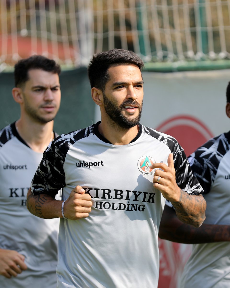 Corendon Alanyaspor’umuz, Spor Toto Süper Lig’in 14. haftasında sahamızda oynayacağı Adana Demirspor maçının hazırlıklarına bugün yaptığı antrenmanla başladı. 💪

🔗 bit.ly/3WKumYV