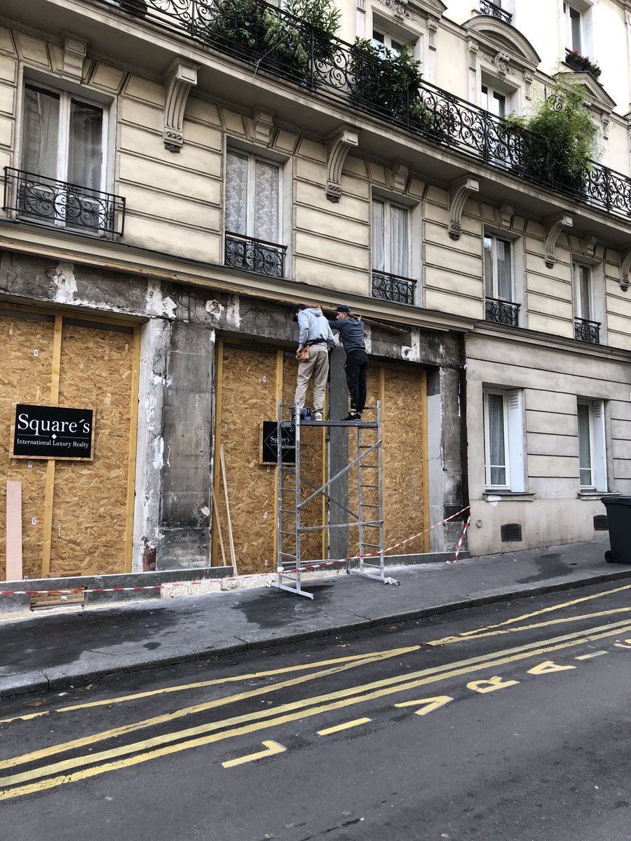 Staniul_G's tweet photo. Ce matin à Paris 17. 2 « chantiers » à 200m l’un de l’autre. Pourquoi tenir à la vie quand on a un boulot ? 🤔
Chute de hauteur, pas le droit à l’erreur ! https://t.co/9TR1KyW9K6