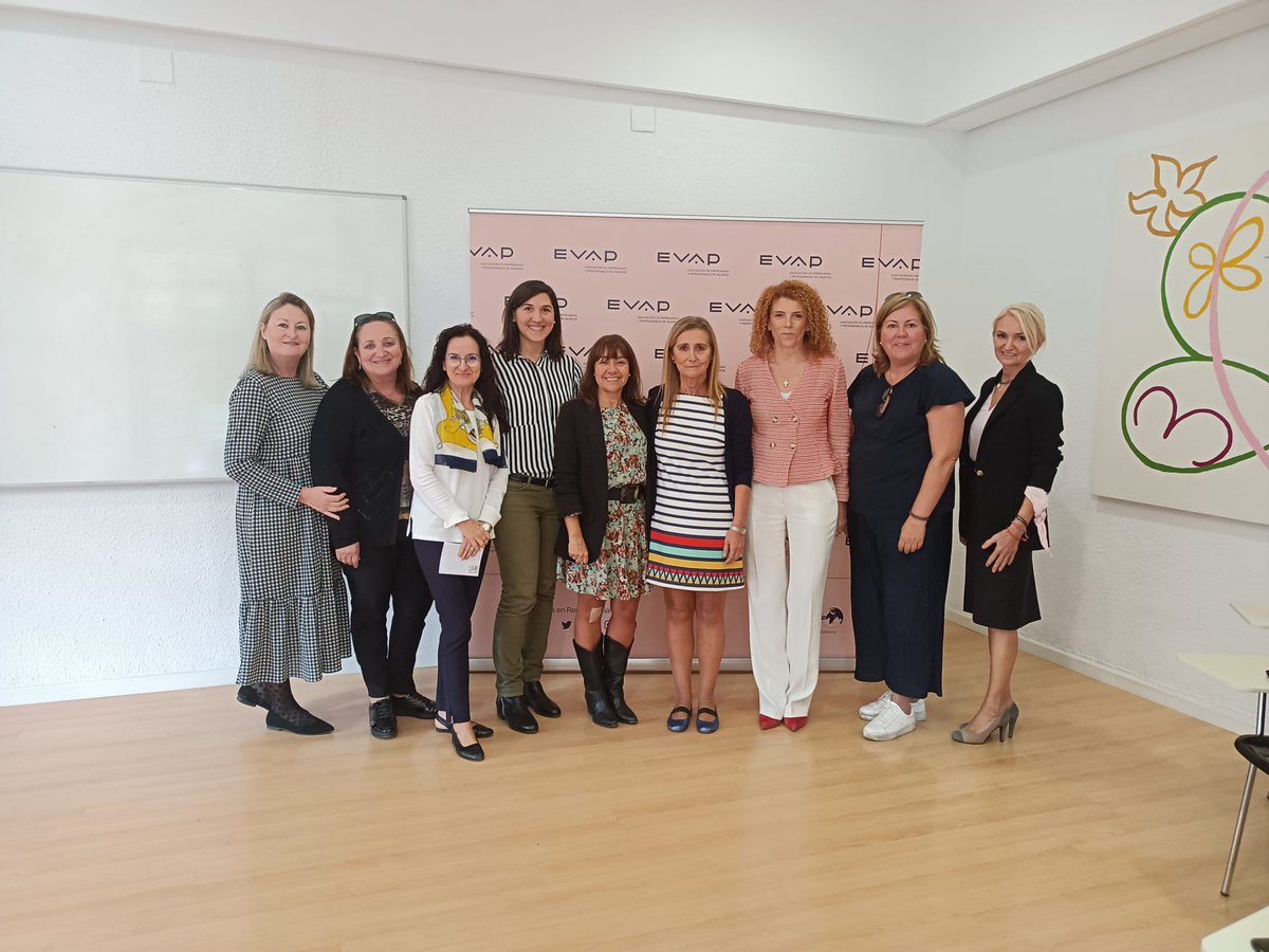 🏛️Nuestra junta directiva se reunió ayer en la sede de EVAP. 
👉Se abordaron todos los detalles de nuestro 20 aniversario, que se celebrará el 29 de noviembre. 

#SomosEVAP 
#LiderandoElFuturo
