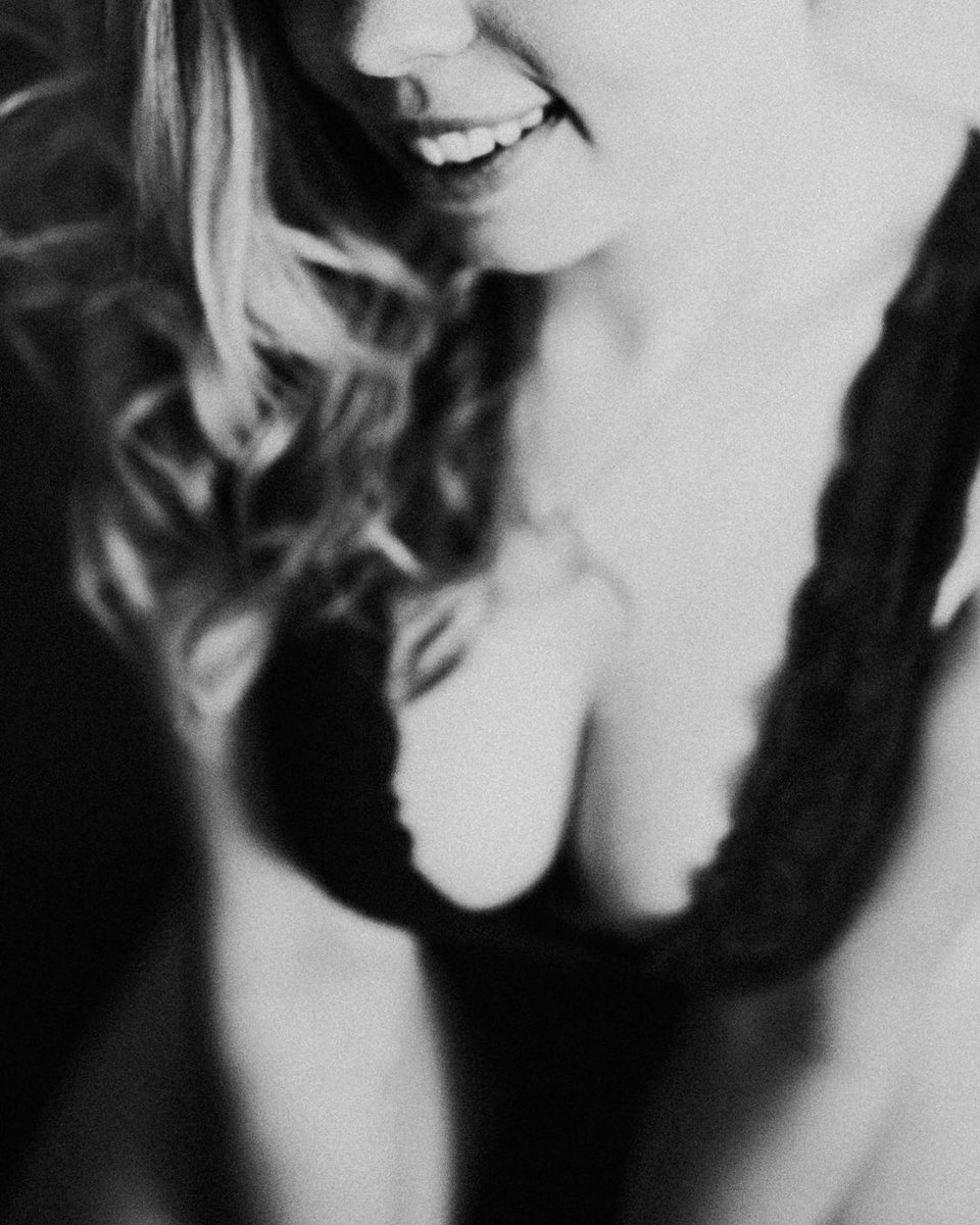 gettingsensual's tweet photo. × ANONYMOUS
.
#boudoir #sensual #portrait #photography #boudoirphotography #sensualphotography #bnw #portraitphotography #availablelight #blackandwhite #sensualshoot #sensualshooting #sensualmood #boudoirportrait #dessous #gettingsensual #sensualphoto #letsgetsensual #boudoirlove https://t.co/8L8clOGpi9