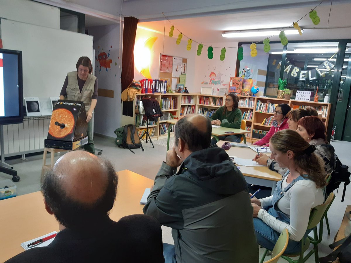 El #PNMontsant ha produït una Terra paral·lela i un Solarscopi com a material de suport per a l’#EducacióAmbiental al Priorat.

L'eix temàtic d'aquesta campanya és Montsant com a zona de foscor, tranquil·litat i d'un cel nocturn excepcional i fonamental per a la fauna.