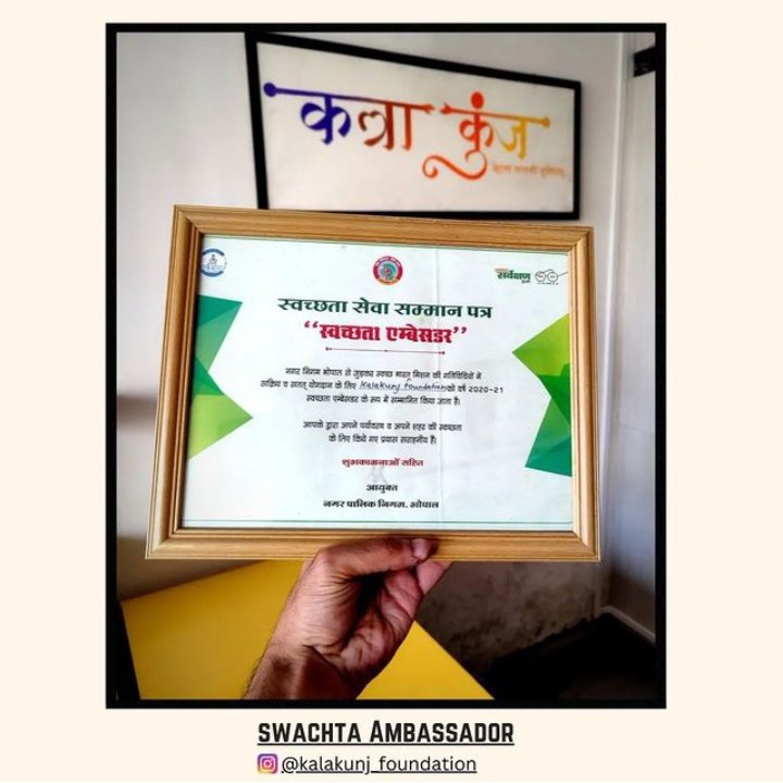 KalakunjF's tweet photo. Kalakunj foundation honoured as swachta ambassador by Nagar nigam Bhopal for exemplary workings.
#kalakunjfoundation #SwachhBharat
#bmcbhopal

@Poojasscribble https://t.co/YkBW7TU1WY