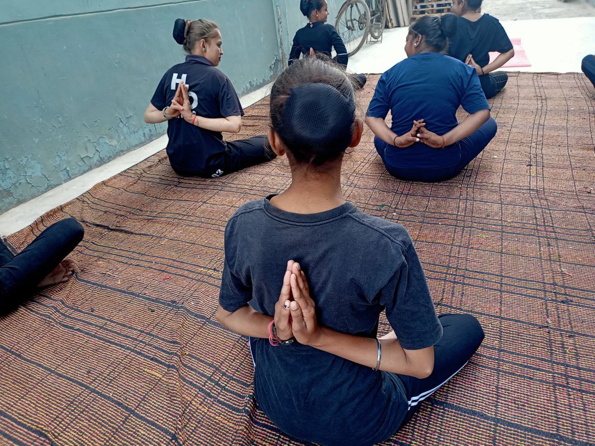 At JCF, we have started morning #yogasessions with our executive trainer for our new batch of #Kaabil. 

To know more, visit: jcf.org.in
#womenngoindelhi #joveconsciousfoundation #yogapractice #yogainspiration #yogalife #yogaeverydamnday #meditation