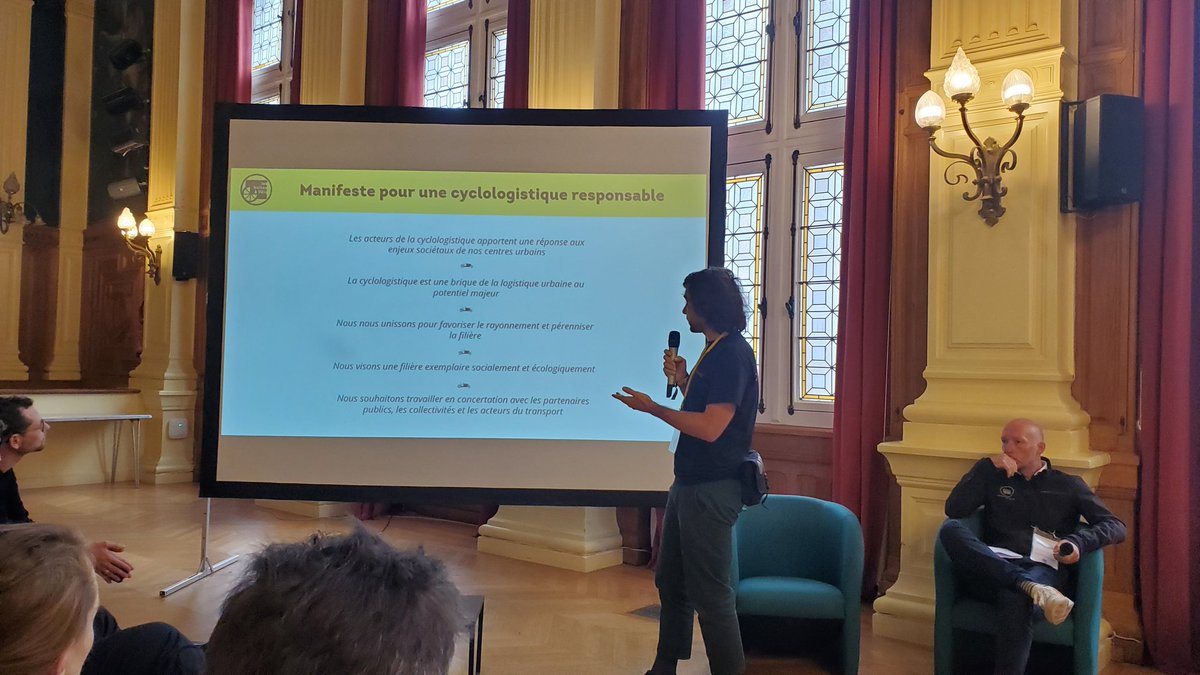 cargonautes's tweet photo. La Fédération professionnelle de la cyclologistique est lancée aujourd'hui à l'académie du climat ! Projet initié par Cargonautes (alors Olvo), @toutenvelo, @fendslabise et @Applicolis, maintenant porté par @lesboitesavelo, il vise à développer et structurer notre filière. https://t.co/l3YRB5QNBF