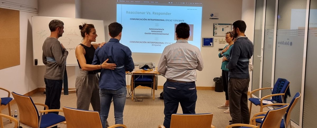 Kotxean's tweet photo. ¿Cómo respiramos cuando comunicamos en nuestros pitching de venta?
@MaitenaSalinas en plena acción con los #emprendedores en taller de Comunicación.
#TrainingDay #Foroemprendedores @ADEGI
#AupaZuek https://t.co/INSKtjcQmd