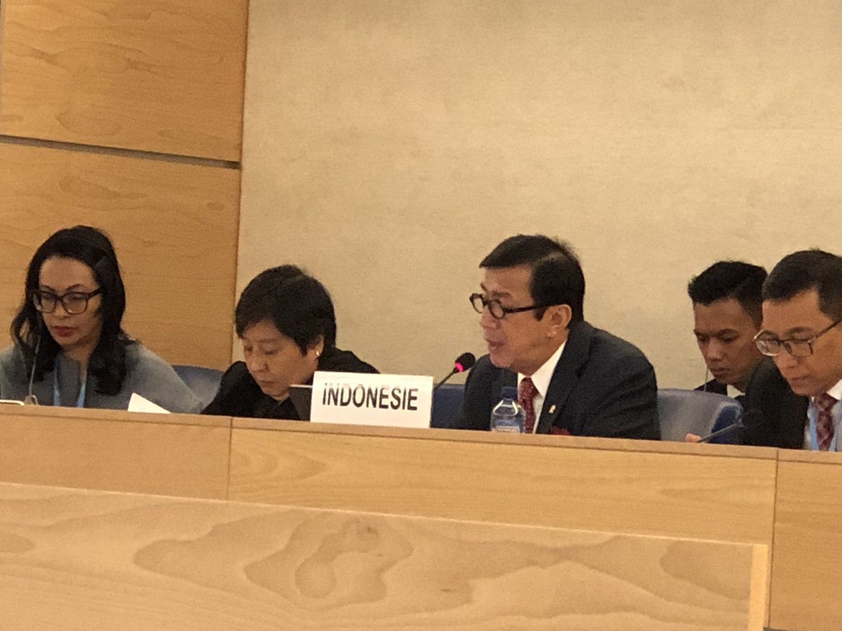 1. Hari ini (9/11) Indonesia presentasikan laporan nasional Universal Periodic Review siklus ke-4 di hadapan negara-negara anggota PBB, di Markas PBB di Jenewa, Swiss. Laporan tersebut berisi keberhasilan dan tantangan pembangunan nasional di bidang HAM selama 5 tahun terakhir