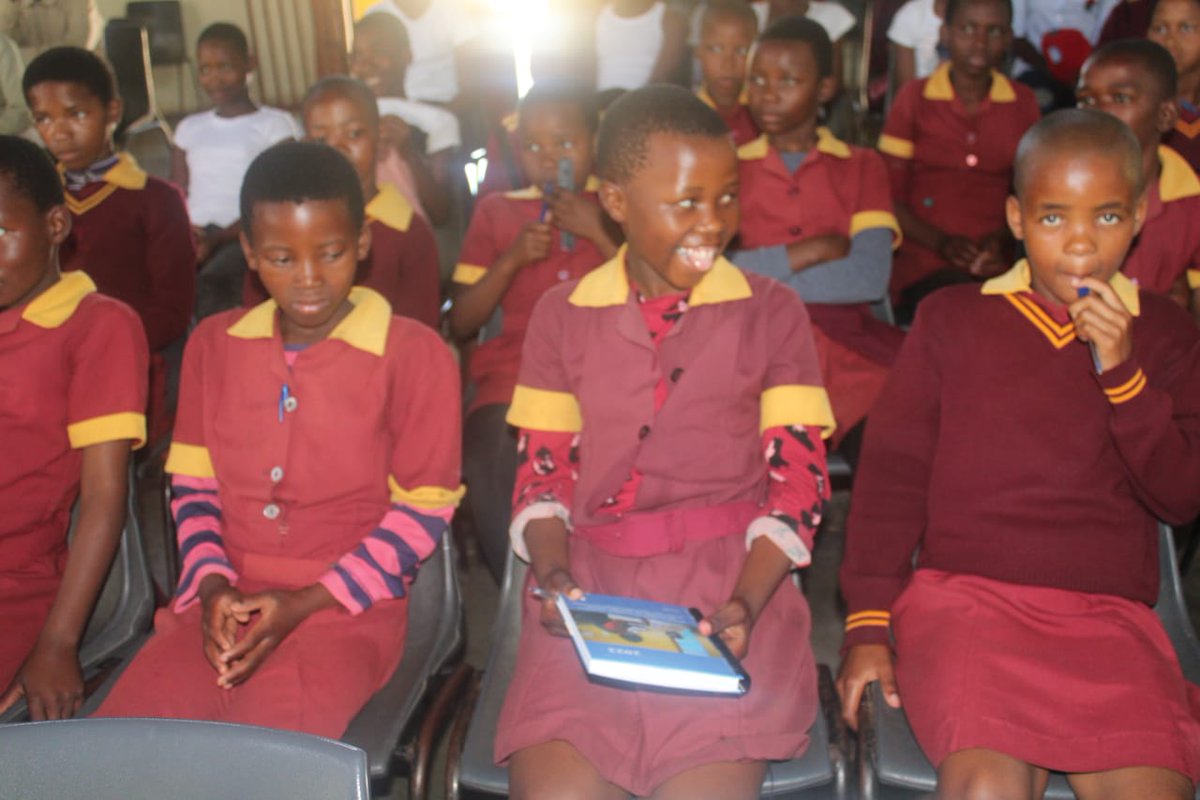 HumanRights_SZ's tweet photo. #EveryRightHadAResponsibility
@Unicef_Swazi
Nzongomane Primary School engaged on human right.

Did you know?
By virtue of being born, you have rights. https://t.co/TacJkLX82d