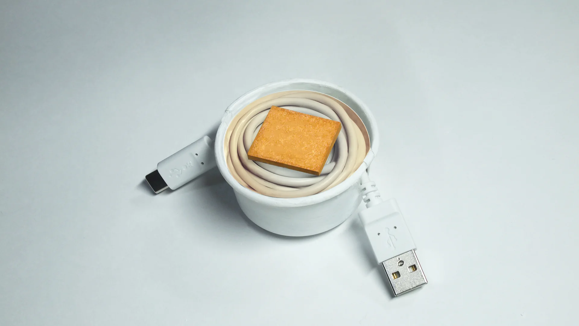 USBケーブルがあの食べ物に変化する？！とあるケーブル収納ケースが話題に！