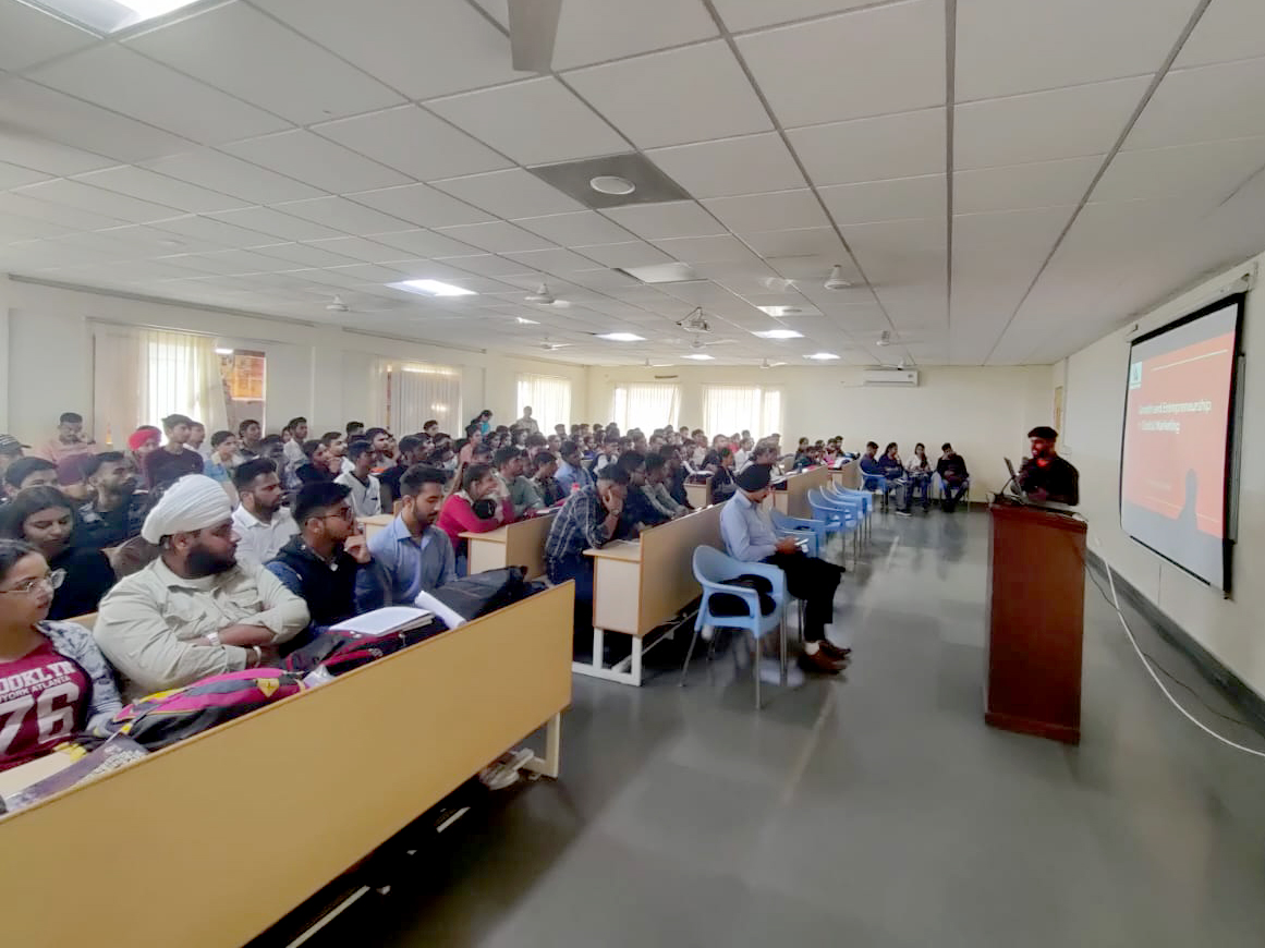 GnaUniversity's tweet image. #GNAUniversity organised a #Guestlecture for Faculty of #ComputationalSciences #students on &quot;Career and #Entrepreneurship Opportunities in #DigitalMarketing&quot;.
The resource person of the day was Mr.Vijay Dehraj (Digital Marketing Head- CodeAppTechnologies, Mohali).