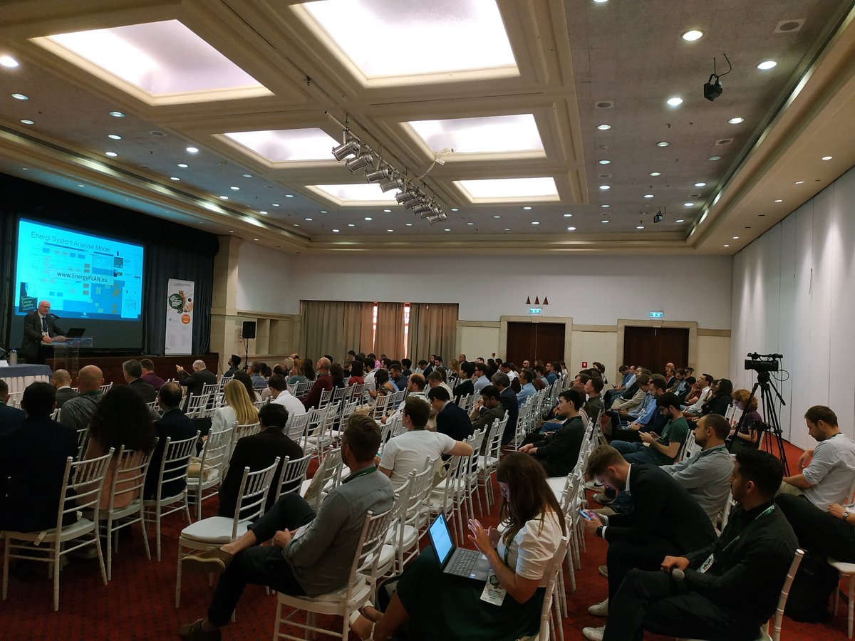 As always, full room for prof. <a href="/ProfHLund/">Henrik Lund</a> at #sdewes2022 #sdewes

Great lecture about Smart Energy Systems and Decarbonization 🔥