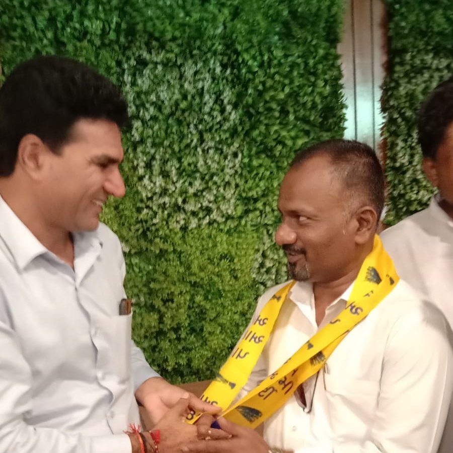 TejasDevriya's tweet photo. #NewProfilePic https://t.co/yGM1qJPj2R