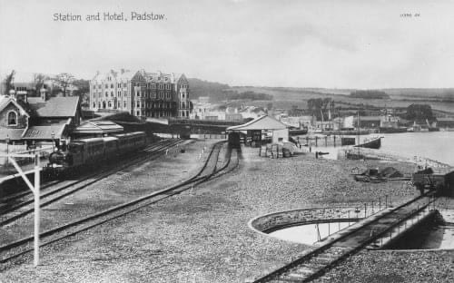Here’s a great old pic of Padstow station with the turntable in the foreground and the now Harbour Hotel behind. #padstow#harbour#railway