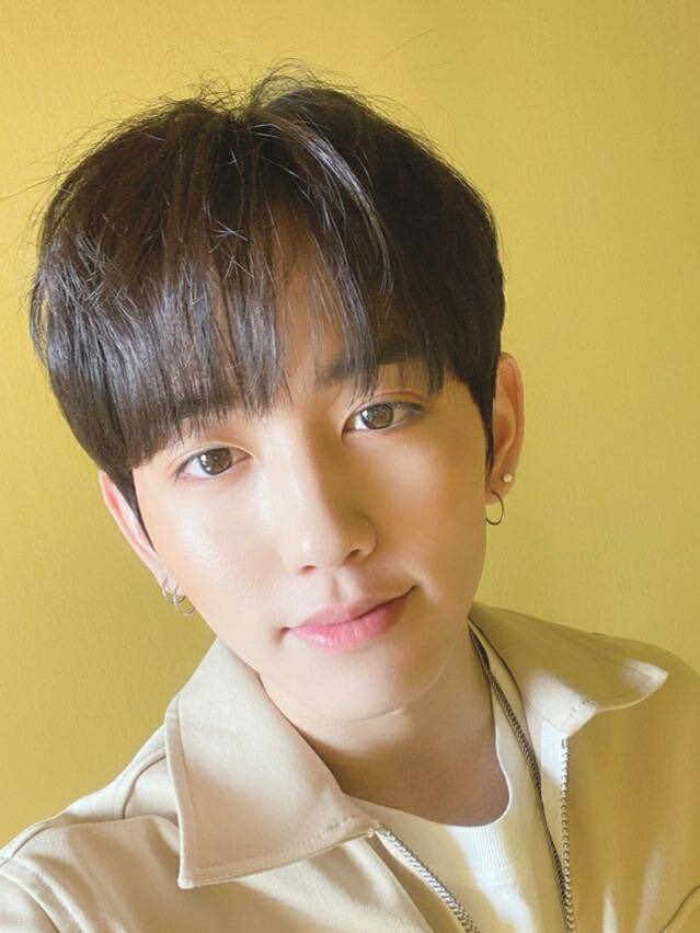 mashifuIs's tweet photo. his first and last selca on twitter💔 https://t.co/c2xCgglgvO