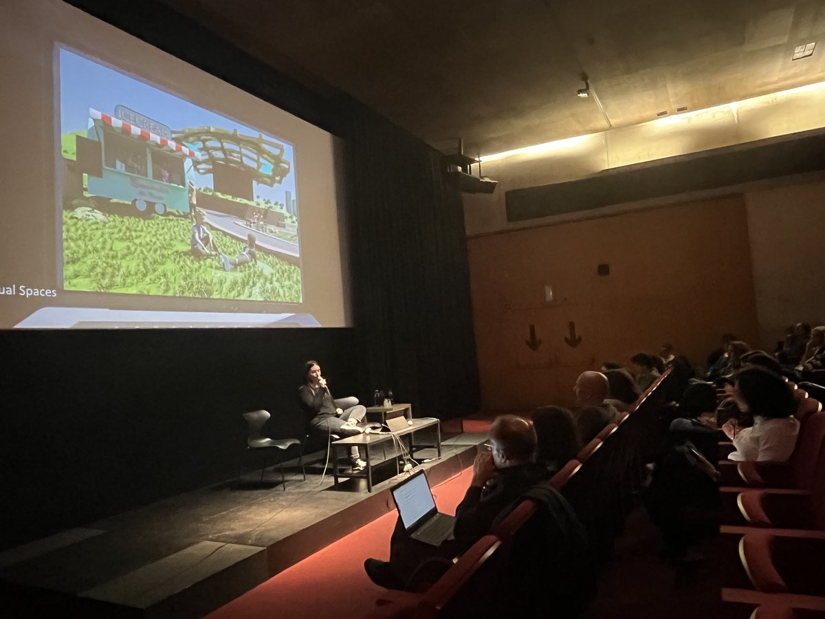sdeicec's tweet photo. @icec_cat @EdGarciaCas @RobertoGomezIgl @Conexionesimpro @patriciamval cofundadora i productora executiva de @futura_space presenta quatre experiències interactives d'innovació en el desenvolupament de #públics globals.

🗣️ "Els nous públics busquen pertinença, interacció i presència, sigui virtual o presencial".

#marquetingcult https://t.co/YF1DJAo4Kh