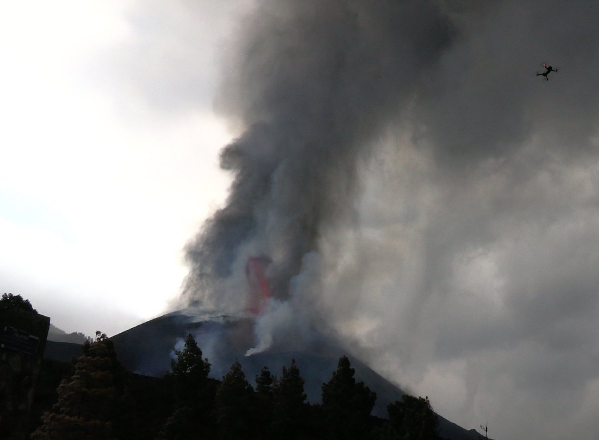 Prof Costanza Bonadonna (@costanzabnd) on Twitter photo We're hiring! Fully funded #Postdoc position to work on the characterization of #volcanic_ash sedimentation and aggregation using various strategies (e.g. drone, disdrometer) <a href="/sciences_UNIGE/">Faculty of Science | UNIGE</a>. Infos: unige.ch/sciences/terre…
@Paul_Jarvis1990 <a href="/BagheriMos/">Mohsen Bagheri</a> <a href="/FreretValentin/">Valentin Freret</a> <a href="/m_pistolesi/">Marco Pistolesi</a> We're hiring! Fully funded #Postdoc position to work on the characterization of #volcanic_ash sedimentation and aggregation using various strategies (e.g. drone, disdrometer) <a href="/sciences_UNIGE/">Faculty of Science | UNIGE</a>. Infos: unige.ch/sciences/terre…
@Paul_Jarvis1990 <a href="/BagheriMos/">Mohsen Bagheri</a> <a href="/FreretValentin/">Valentin Freret</a> <a href="/m_pistolesi/">Marco Pistolesi</a>