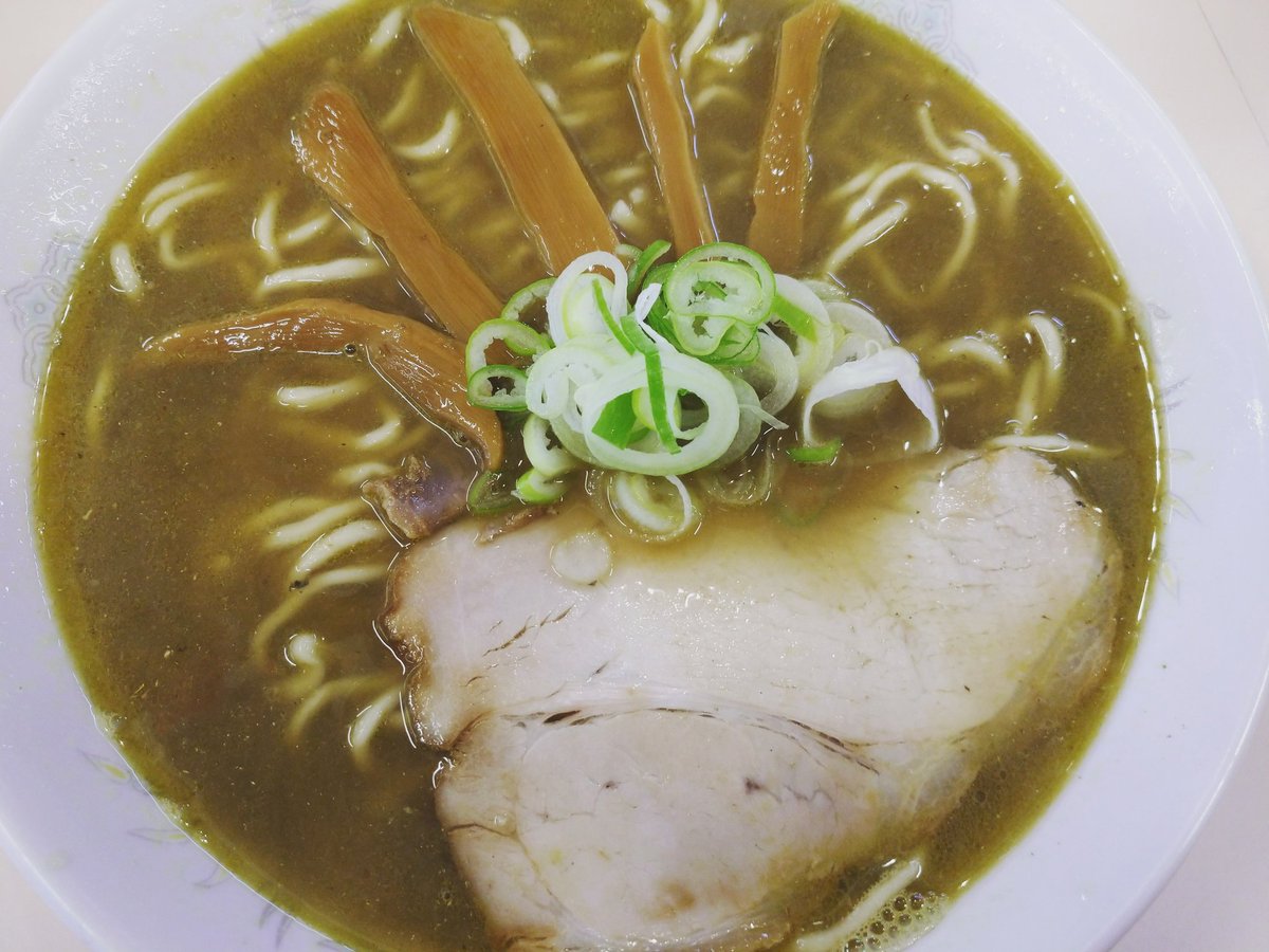 ramen36524's tweet photo. たかはし中華そば店 中華そば 濃厚系津軽ラーメンのお店。1980年代創業。煮干と動物系を合わせた斬新な味は多くのラーメン店に影響を与えたとのこと。関東の���厚煮干と比べると、スープはさっぱり飲みやすい。濃厚煮干のルーツが感じられる一杯。#撫牛子 #煮干 #ラーメン #ramen https://t.co/9kEwz6QceL