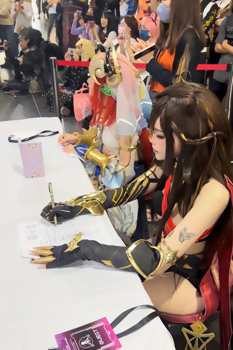 福利姬PLANT LILY 💗分享的黄推图片3 - 网红私拍内容