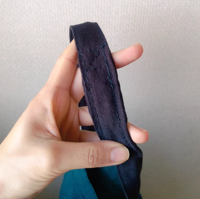 ダイソーさんで買ったカバンの肩ひもが長い長いでしたので、整形手術。 