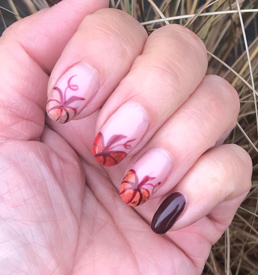 GelishPro's tweet photo. Comment a 🎃 if you've been to a pumpkin patch this fall!
💅 by @thebeautifulnailscompany
#GelishProfessional #Gelish #MakeThemGelish #Pumpkin #FallNails #AutumnNails #Autumn #ArtFormGel #NailArt #SpookyVibes #ContentCreator #NailTech #NailTechSupply #CoreCollection #PumpkinPatch https://t.co/b78CcZDrsP