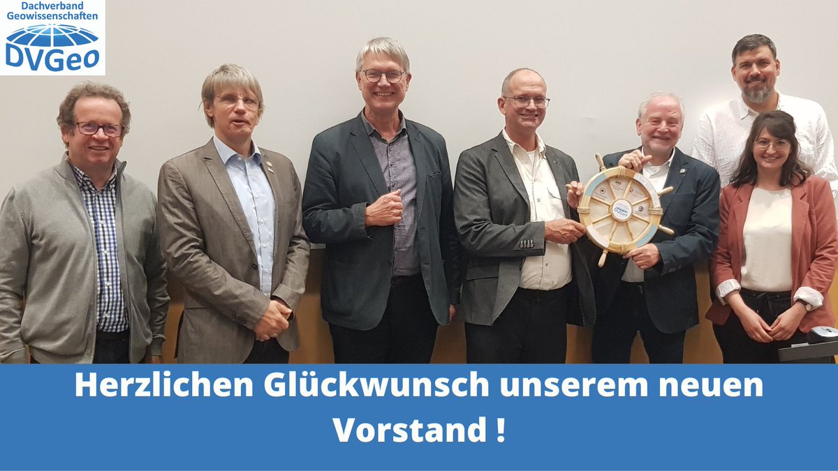 DVGeo (Dachverband der Geowissenschaften) (@dvgeog) on Twitter photo 🥳🥳Auf der Mitgliederversammlung des DVGeo wurde unser neuer Vorstand gewählt. Prof. Dr. Alexander Nützel (<a href="/_PalGes/">Paläontologische Gesellschaft</a>) (Mitte) übernimmt das Amt von Dr. Christian Bücker (<a href="/dgg_news/">Deutsche Geophysikalische Gesellschaft e. V.</a>). Wir freuen uns auf die Zusammenarbeit 😀
dvgeo.org/leitartikel?tx…
<a href="/DGGV_de/">DGGV - Deutsche Geologische Gesellschaft - Geol Ve</a> <a href="/DMG_eV/">Deutsche Mineralogische Gesellschaft e.V.</a> 🥳🥳Auf der Mitgliederversammlung des DVGeo wurde unser neuer Vorstand gewählt. Prof. Dr. Alexander Nützel (<a href="/_PalGes/">Paläontologische Gesellschaft</a>) (Mitte) übernimmt das Amt von Dr. Christian Bücker (<a href="/dgg_news/">Deutsche Geophysikalische Gesellschaft e. V.</a>). Wir freuen uns auf die Zusammenarbeit 😀
dvgeo.org/leitartikel?tx…
<a href="/DGGV_de/">DGGV - Deutsche Geologische Gesellschaft - Geol Ve</a> <a href="/DMG_eV/">Deutsche Mineralogische Gesellschaft e.V.</a>