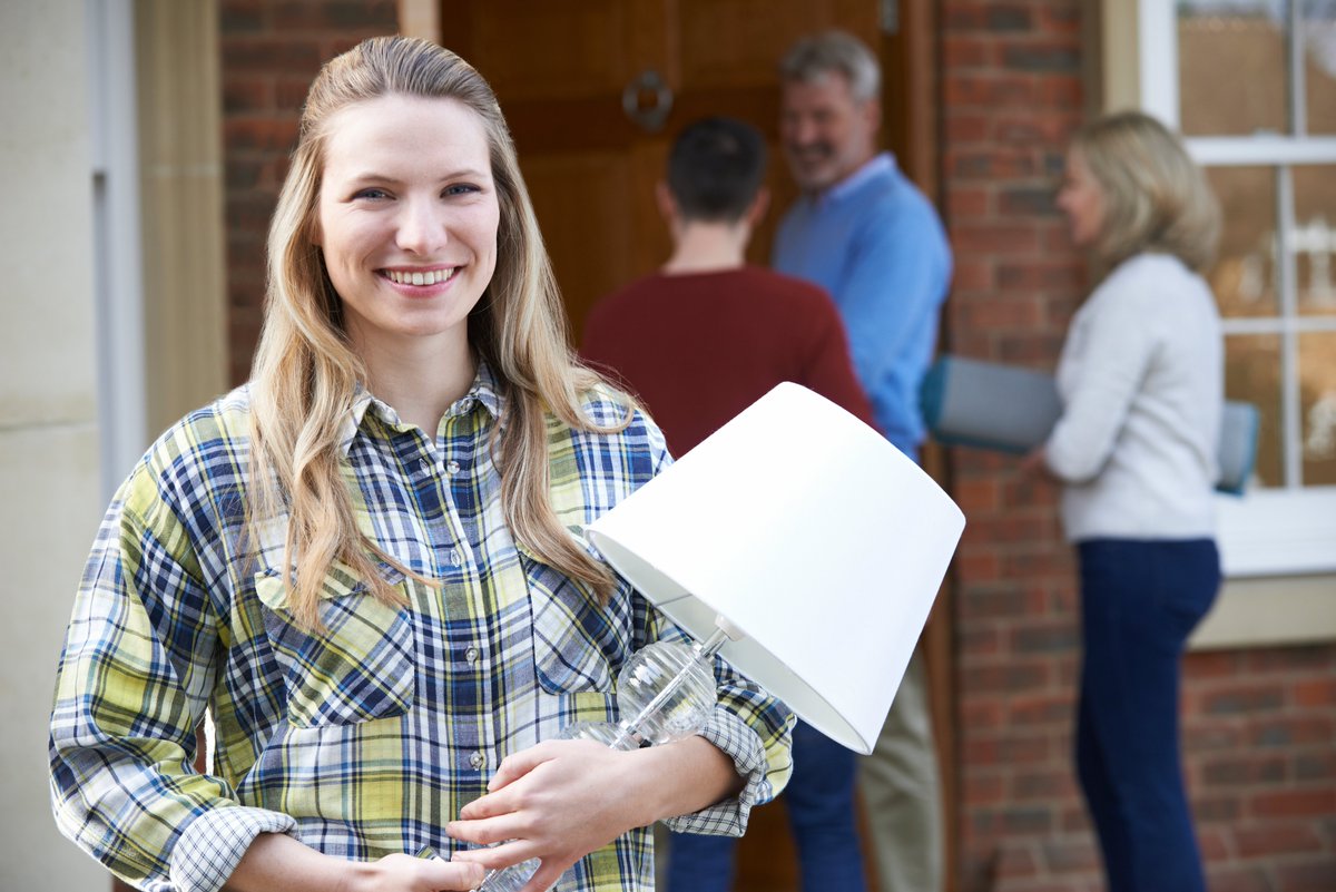 jongoudwonen's tweet photo. Langer thuiswonende jongeren vanwege gebrek aan betaalbare woning. Door slim combineren van senioren- en starterswoningen zijn betaalbare woningen binnen handbereik. Meer informatie https://t.co/3YyCFHAtFX! https://t.co/8qBJ63L6CL