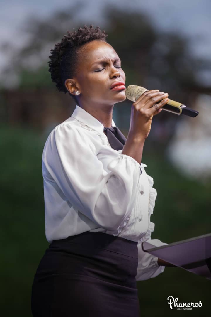 RichWife256's tweet photo. Even though I walk through the [sunless] valley of the shadow of death,
I fear no evil, for You are with me;
Your rod [to protect] and Your staff [to guide], they comfort and console me.#GIC2022 #Phaneroo
#GodIsWorkingItOut https://t.co/zJTV3hLsU6