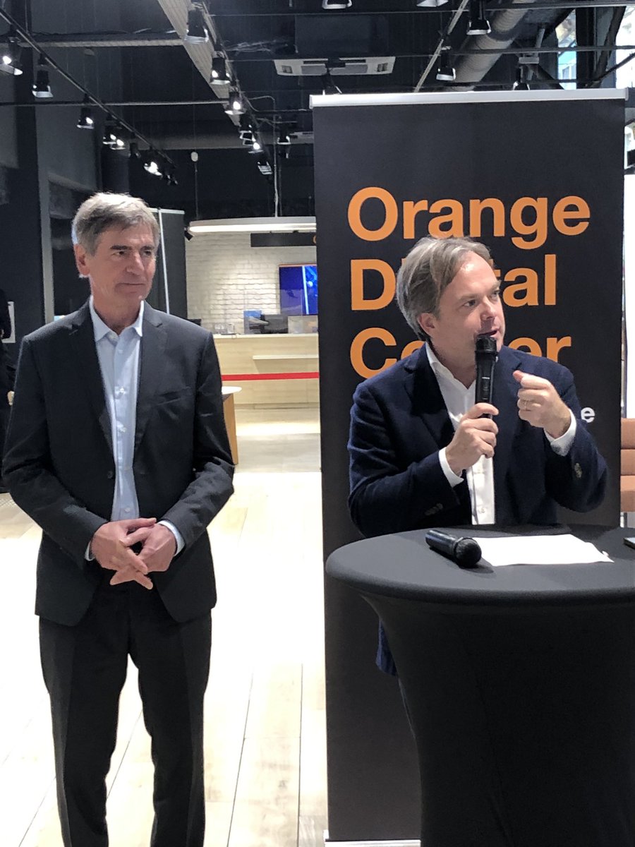 CLandomiel's tweet photo. Lancement à Metz d’#OrangeDigitalCenter par @LudovicGuilcher au cœur de la boutique @OrangeGrandEst rue Serpenoise un dispositif pour un numérique utile à tous #inclusionnumerique https://t.co/pr35zUnx39