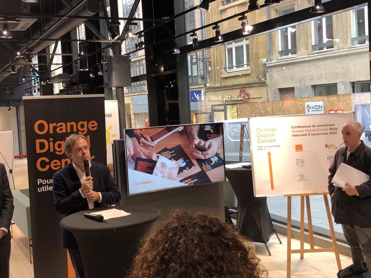 CLandomiel's tweet photo. Lancement à Metz d’#OrangeDigitalCenter par @LudovicGuilcher au cœur de la boutique @OrangeGrandEst rue Serpenoise un dispositif pour un numérique utile à tous #inclusionnumerique https://t.co/pr35zUnx39