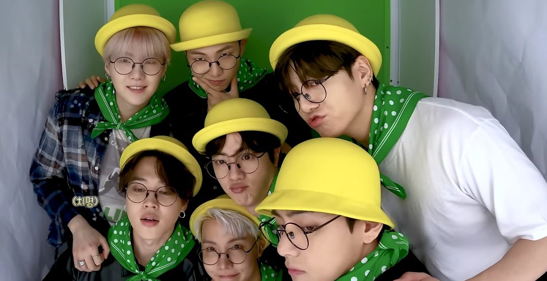 rahmdess27's tweet photo. BTS SO CUTE!!!!!!!! 💛💚 https://t.co/ZKWjOHHRrO