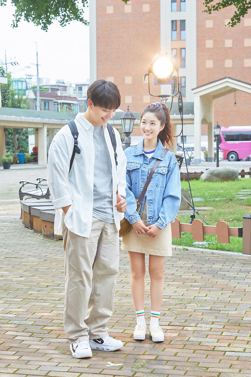 221109 Sidus HQ's naver blog update with behind the scene of movie 동감 / Ditto poster shoot 🔗https://m.post.naver.com/viewer/postView.naver?volumeNo=34755260&memberNo=28456565… #KimHyeYoon...