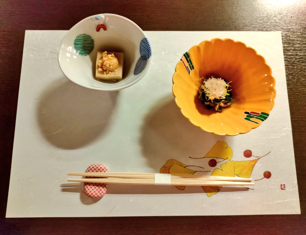 弘前のなる海でランチ。 パプリカソースがかかった茶碗蒸し、美味しい！ お弁当は紅葉を感じられる彩りの松茸の炊き込みご飯。