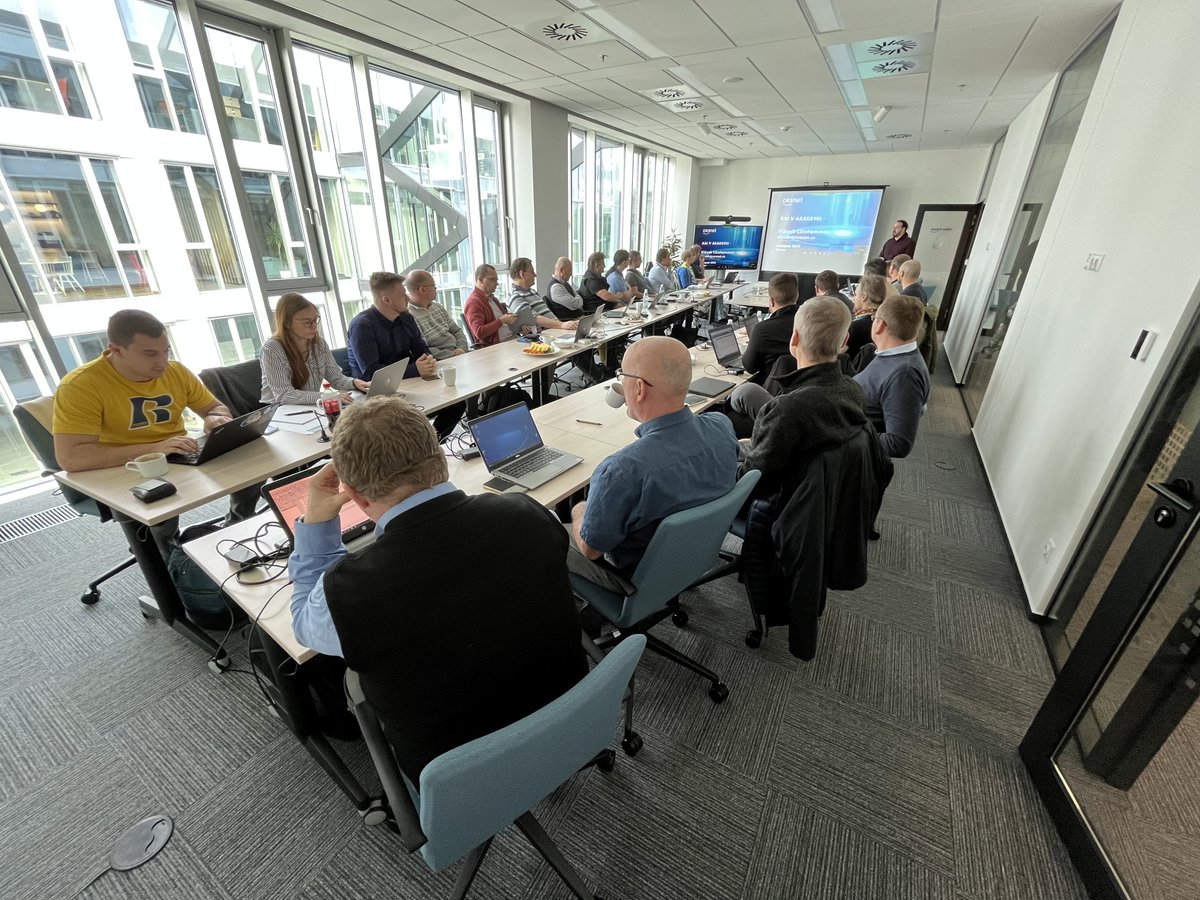 CESNET_cz's tweet photo. Úplně první workshop v nových prostorách je kompletně plný. Téma pro první akci bylo zvoleno Automatizace, autorizace a identity. #AAI #cesnet #propojujemevedu https://t.co/EA08E1G7Fb