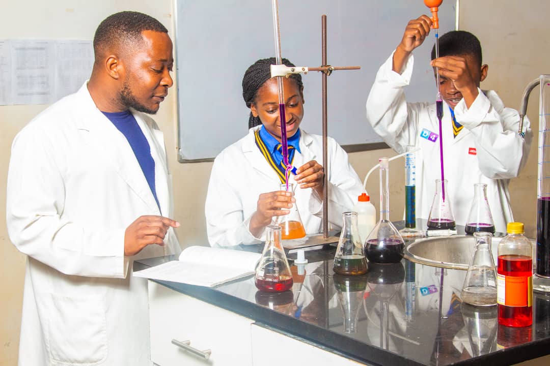aby10sib's tweet photo. Westlake Secondary school center for scientific studies for Lower Secondary, IGCSE and A level classes. We Teach, Educate, Instruct, Mentor and Inspire.  Contact us on 0773580509, email westlake.sec@gmail.com for your child's 2023 placement. Limited vacancies available https://t.co/T9NzXC2vFI