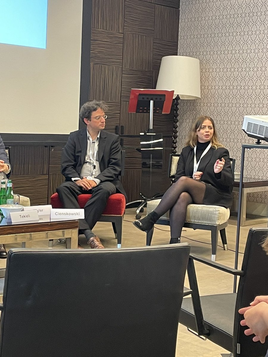 cfc0001's tweet photo. # ZuKo_SVF @Nicola_Ciensk übergreifende Zusammenarbeit der Datenproduzenten im Gesundheitswesen - einfach mal anfangen an kleinen Beispielen und probieren - siehe auch Frankreich https://t.co/4lwfNa2odC