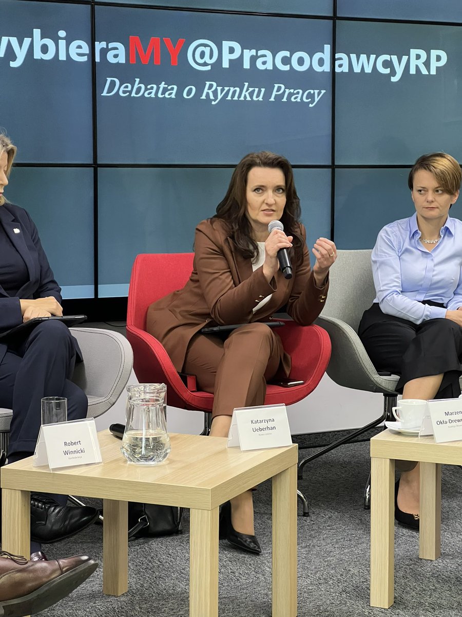 „Co czwarty #pracodawca zatrudnia #cudzoziemców nielegalnie. Musimy dostawać prawo na tyle, żeby  zatrudnienie migrantów było transparentne i legalne”. - mówi <a href="/OklaDrewnowicz/">Marzena Okła-Drewnowicz</a> <a href="/Platforma_org/">PlatformaObywatelska</a> podczas debaty wybieraMY <a href="/PracodawcyRP/">Pracodawcy RP</a> dot. #rynekpracy