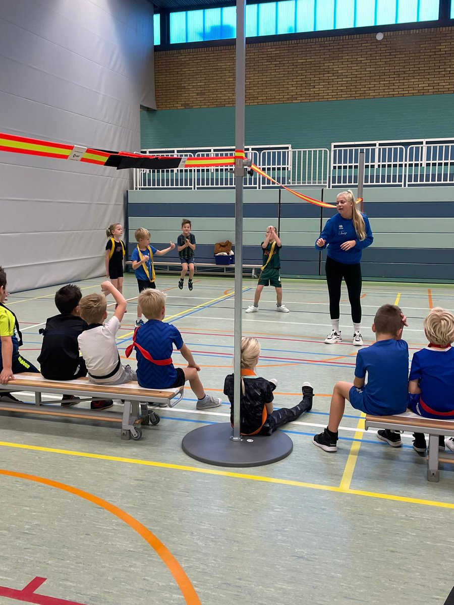 SchoonRaisa's tweet photo. Dag 2 kennismakingslessen basisschool @het baken @gemeentealtena #volleybal #KBSS groep 3-8 https://t.co/TYKmuq0zbu