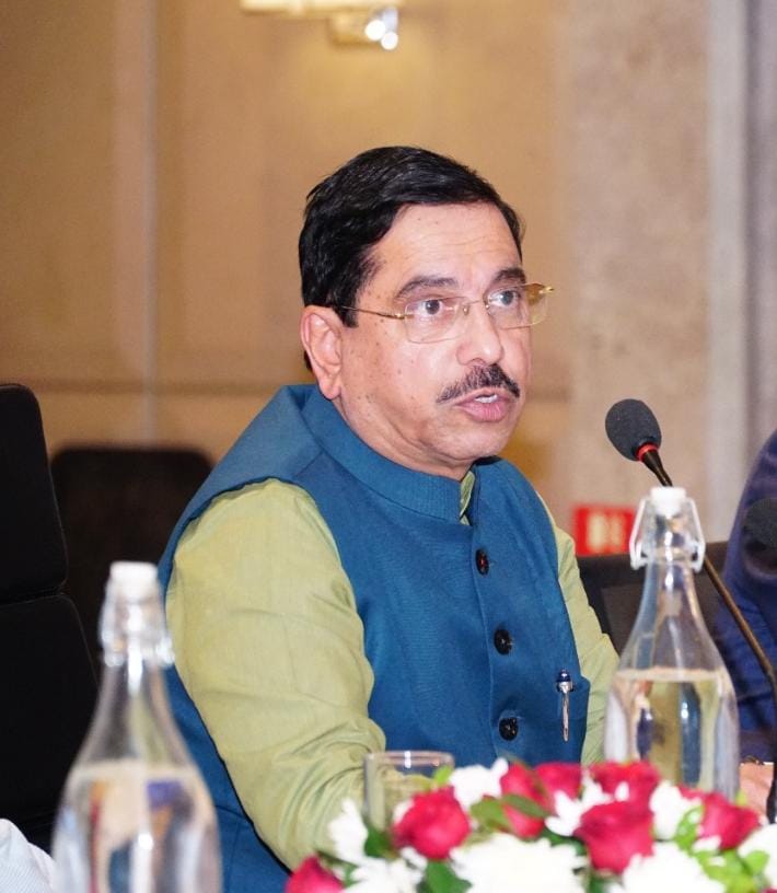 JoshiPralhad's tweet image. Chaired Consultative Committee meeting of the @MinesMinIndia, in Indore, Madhya Pradesh. Discussed the impact of #MiningReforms brought under the leadership of PM @narendramodi ji and action plan for auctioning 500 mineral blocks by 2023-24.