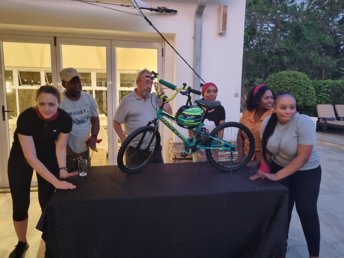 SAGEN_Programme's tweet photo. Our team is growing!!!
During our recent 2-days energy cluster retreat we focused on building a strong "GIZ Team Energy" through strategic exchange and various activities. From drumming & musical sessions to building bicycles, which we donated to @SACares4Life.
#EnergyTeam https://t.co/VrrSAg3b5B