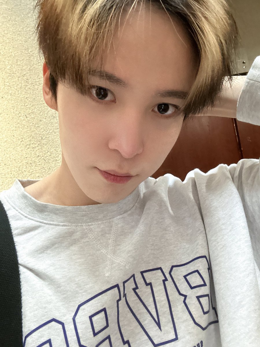 hwagified's tweet photo. he’s SO SO LOVELY https://t.co/5JXriMpYsx